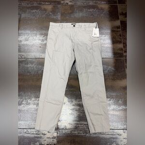 NWT Theory Men's Zaine Chinos in Light Gray